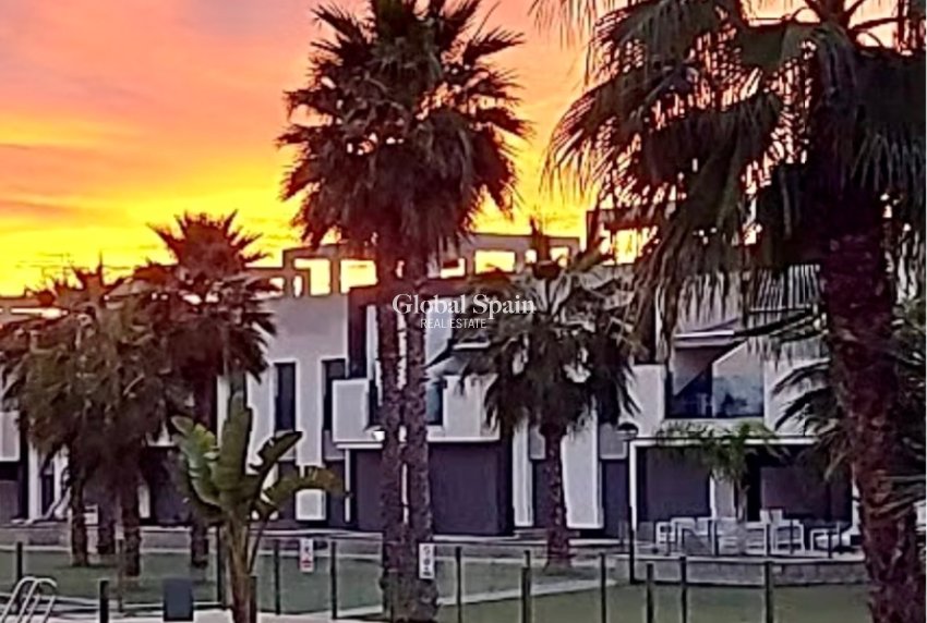 Resale - APARTMENT -
GUARDAMAR DEL SEGURA - Guardamar - El Raso