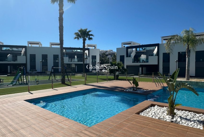 Resale - APARTMENT -
GUARDAMAR DEL SEGURA - Guardamar - El Raso