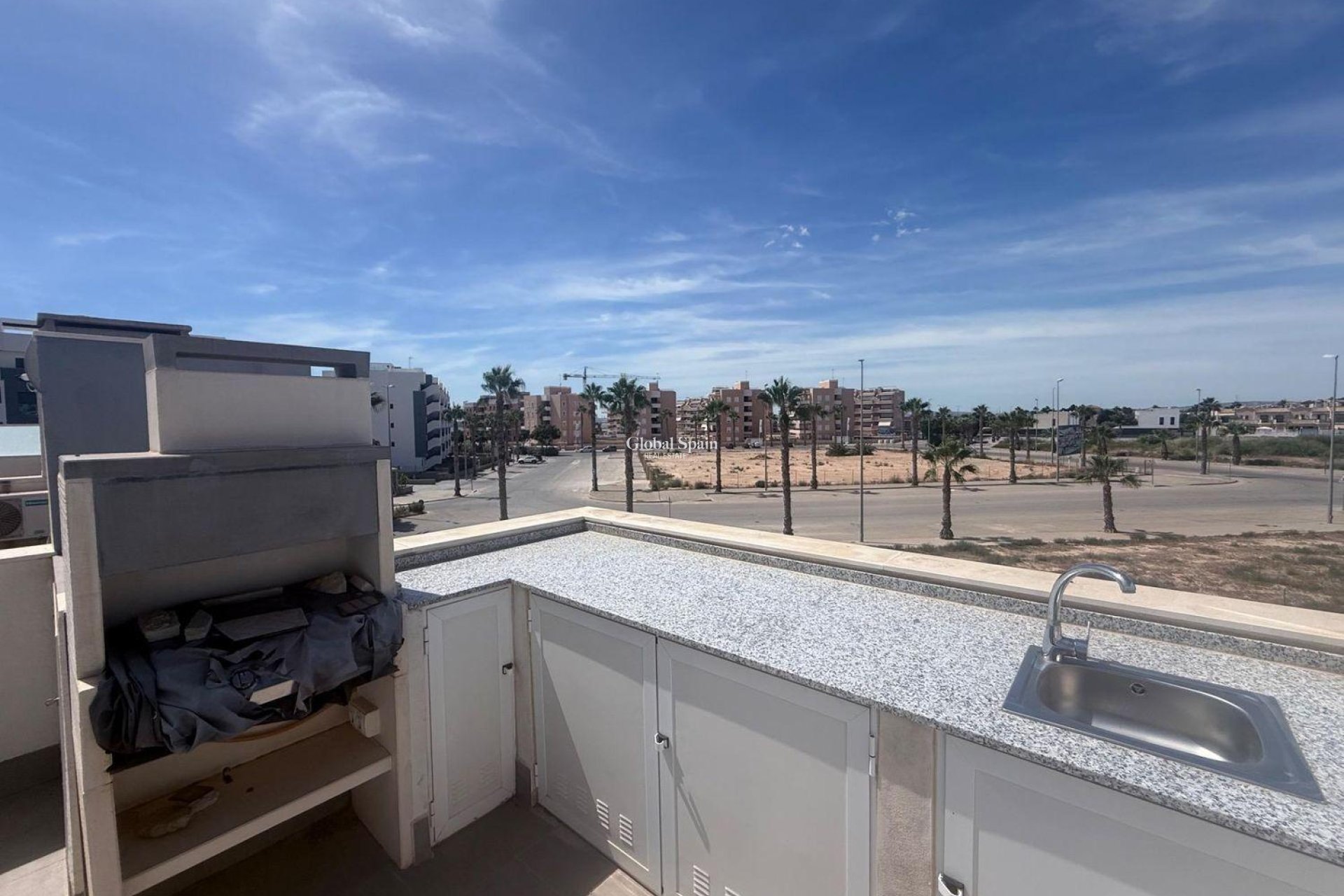 Resale - APARTMENT -
GUARDAMAR DEL SEGURA - Oasis Beach