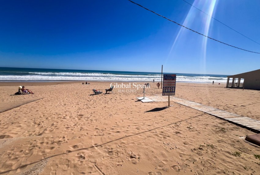 Resale - APARTMENT -
GUARDAMAR DEL SEGURA - Playa Centro Guardamar