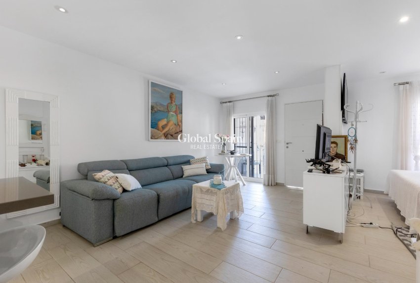 Resale - APARTMENT -
GUARDAMAR DEL SEGURA - Urbanizaciones