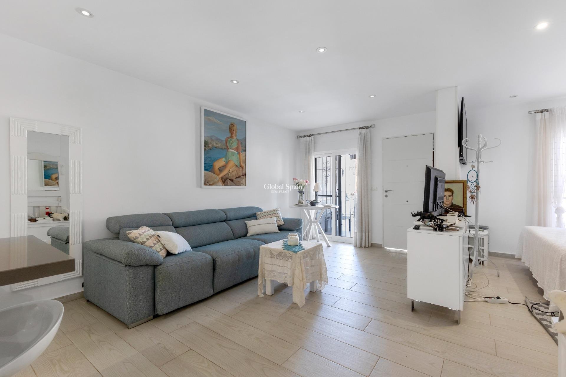 Resale - APARTMENT -
GUARDAMAR DEL SEGURA - Urbanizaciones