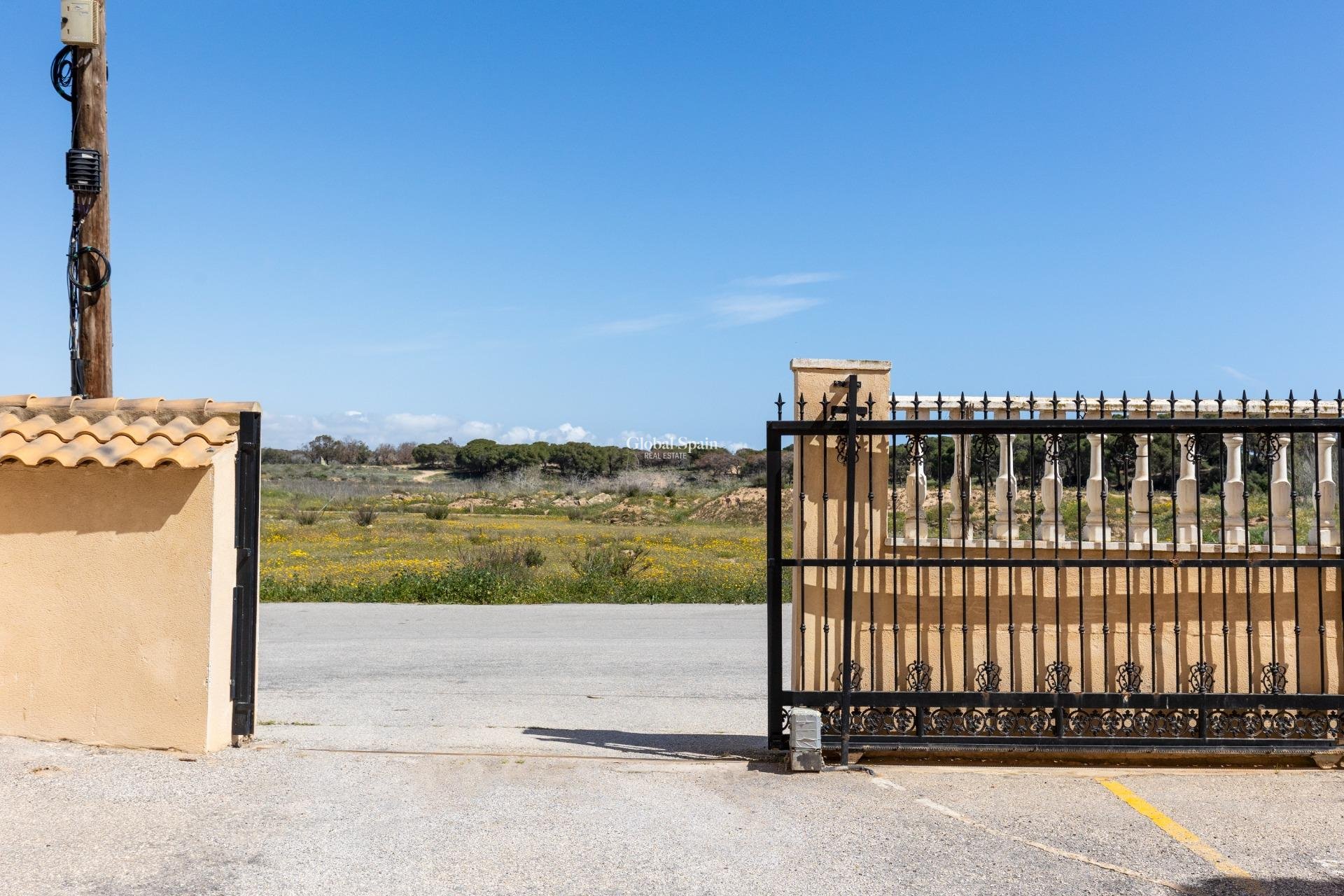 Resale - APARTMENT -
GUARDAMAR DEL SEGURA - Urbanizaciones