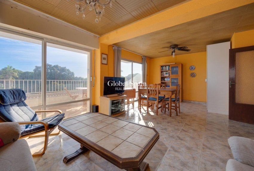 Resale - APARTMENT -
GUARDAMAR DEL SEGURA