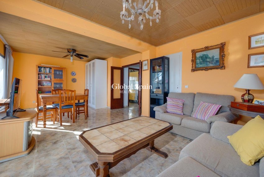 Resale - APARTMENT -
GUARDAMAR DEL SEGURA