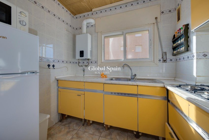 Resale - APARTMENT -
GUARDAMAR DEL SEGURA
