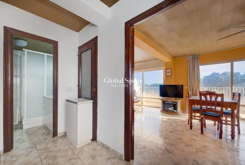 Resale - APARTMENT -
GUARDAMAR DEL SEGURA