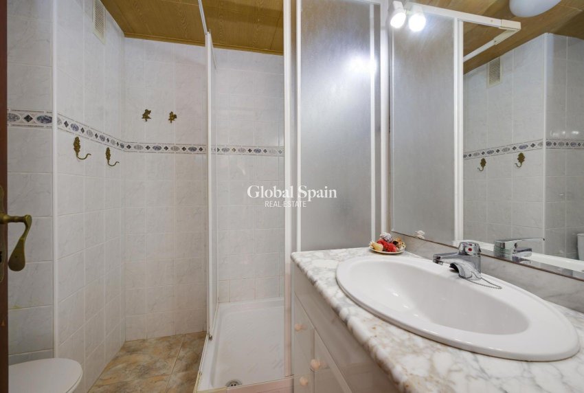 Resale - APARTMENT -
GUARDAMAR DEL SEGURA