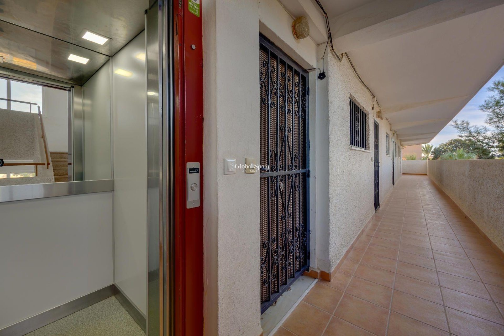 Resale - APARTMENT -
GUARDAMAR DEL SEGURA
