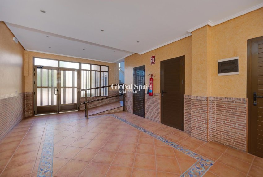 Resale - APARTMENT -
GUARDAMAR DEL SEGURA
