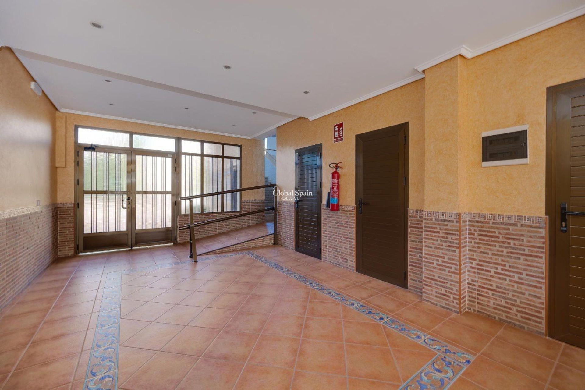 Resale - APARTMENT -
GUARDAMAR DEL SEGURA