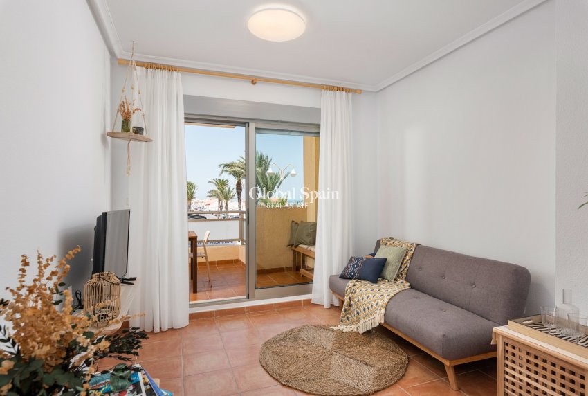 Resale - APARTMENT -
GUARDAMAR DEL SEGURA