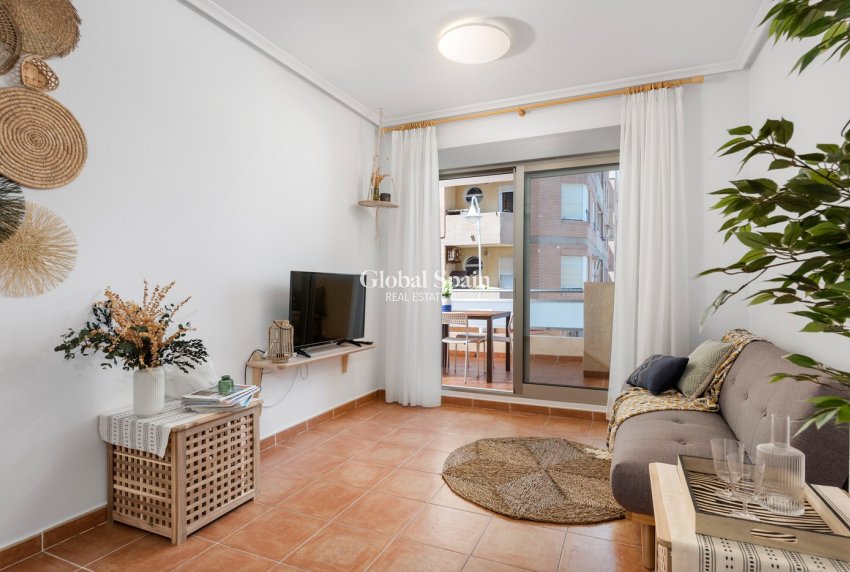 Resale - APARTMENT -
GUARDAMAR DEL SEGURA