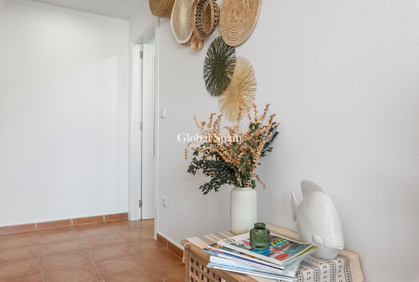 Resale - APARTMENT -
GUARDAMAR DEL SEGURA