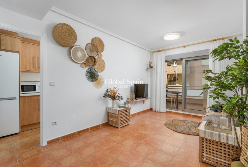 Resale - APARTMENT -
GUARDAMAR DEL SEGURA