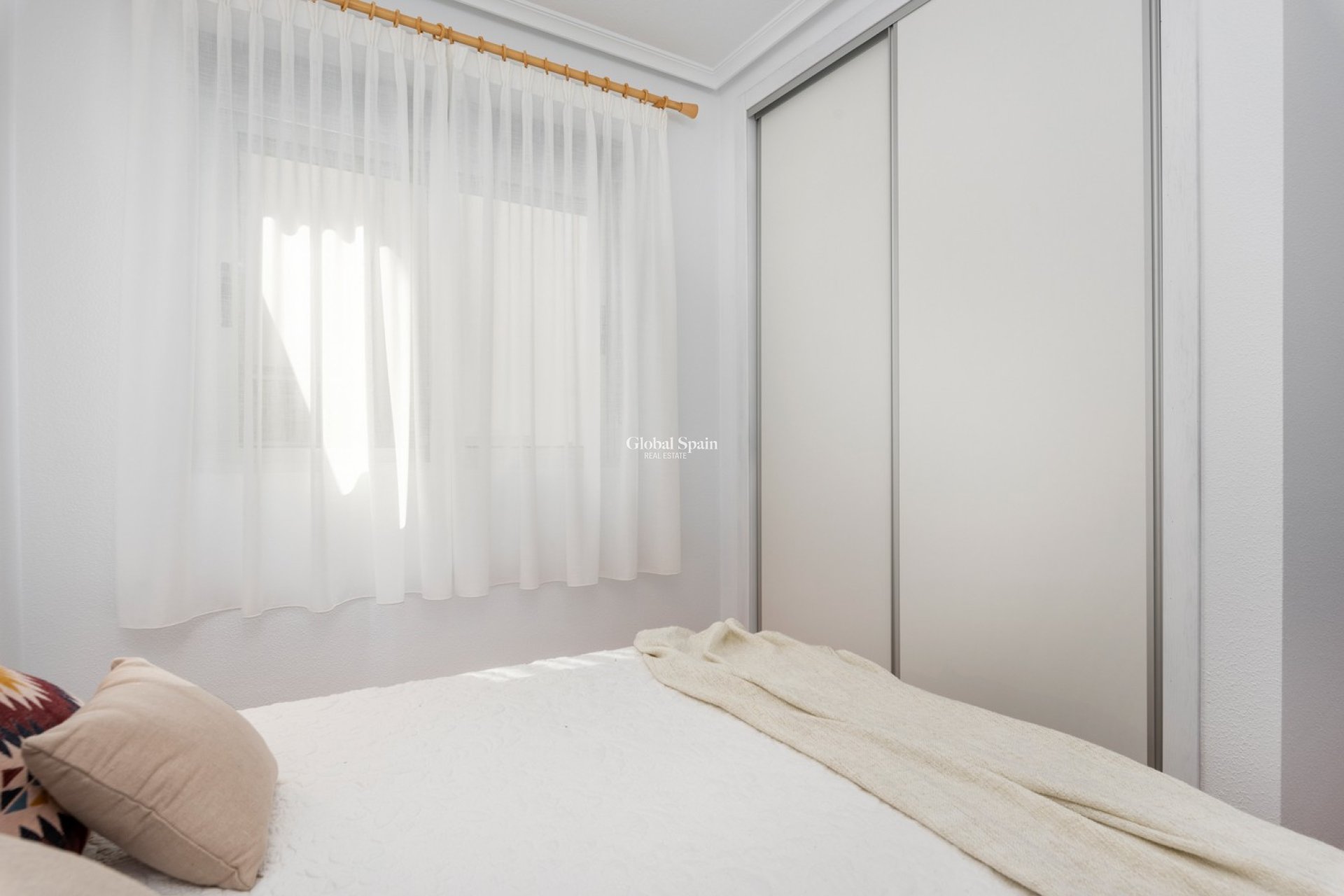 Resale - APARTMENT -
GUARDAMAR DEL SEGURA