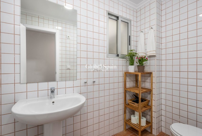 Resale - APARTMENT -
GUARDAMAR DEL SEGURA