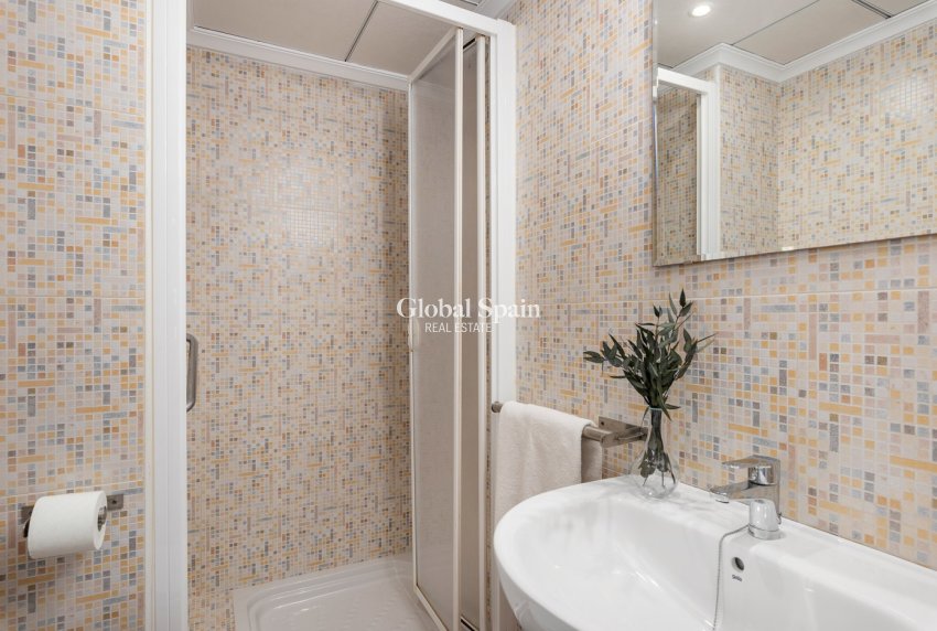 Resale - APARTMENT -
GUARDAMAR DEL SEGURA