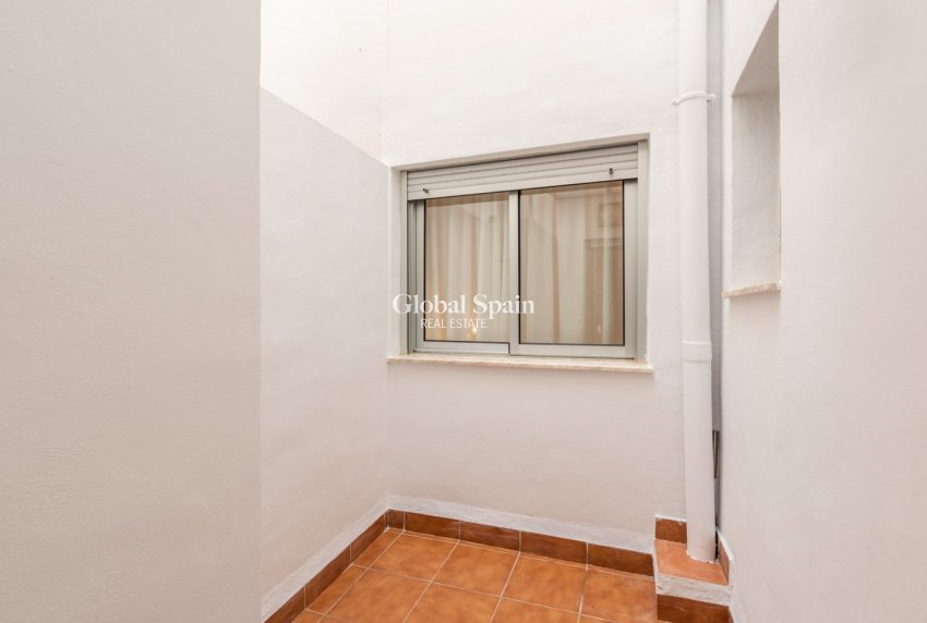 Resale - APARTMENT -
GUARDAMAR DEL SEGURA