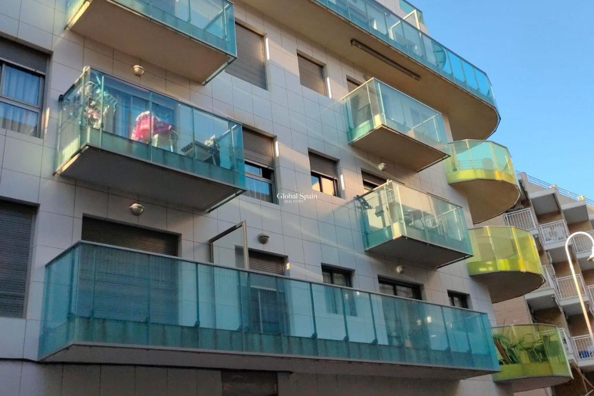 Resale - APARTMENT -
GUARDAMAR DEL SEGURA