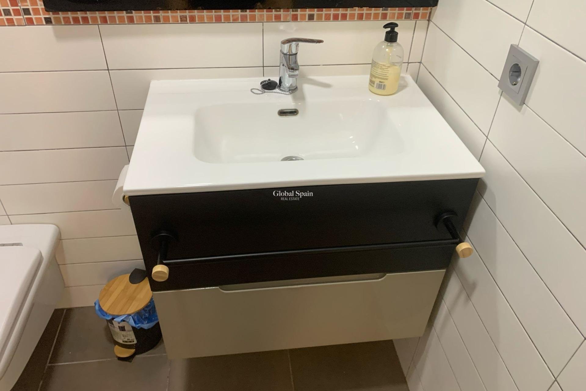 Resale - APARTMENT -
GUARDAMAR DEL SEGURA