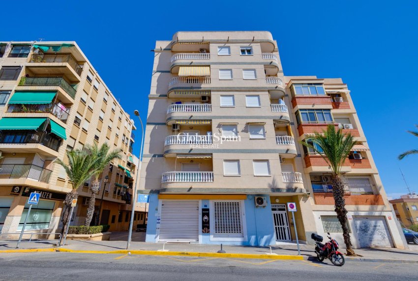 Resale - APARTMENT -
GUARDAMAR DEL SEGURA