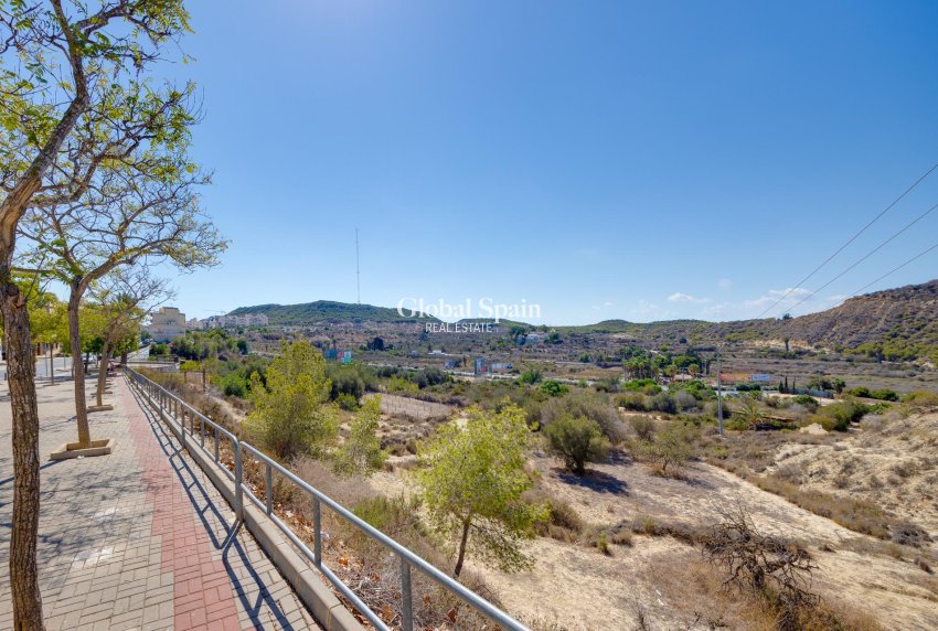 Resale - APARTMENT -
GUARDAMAR DEL SEGURA