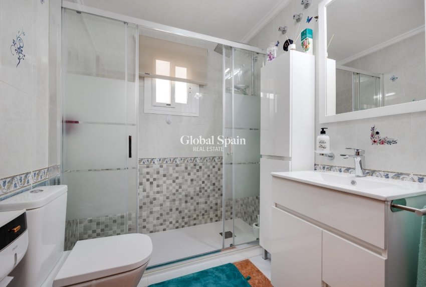 Resale - APARTMENT -
GUARDAMAR DEL SEGURA