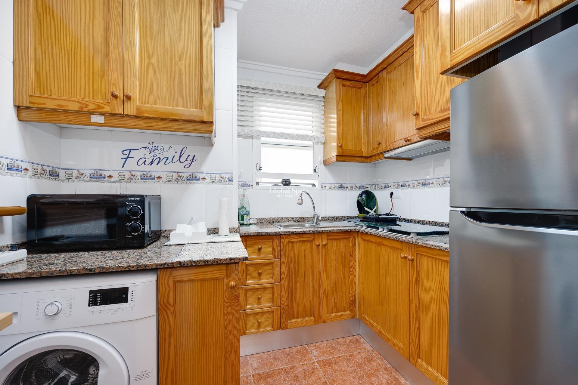 Resale - APARTMENT -
GUARDAMAR DEL SEGURA