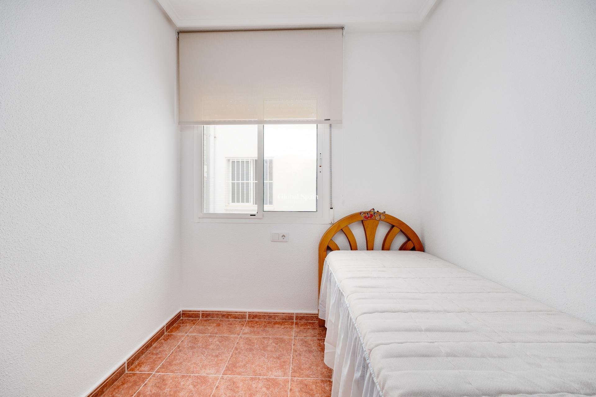 Resale - APARTMENT -
GUARDAMAR DEL SEGURA
