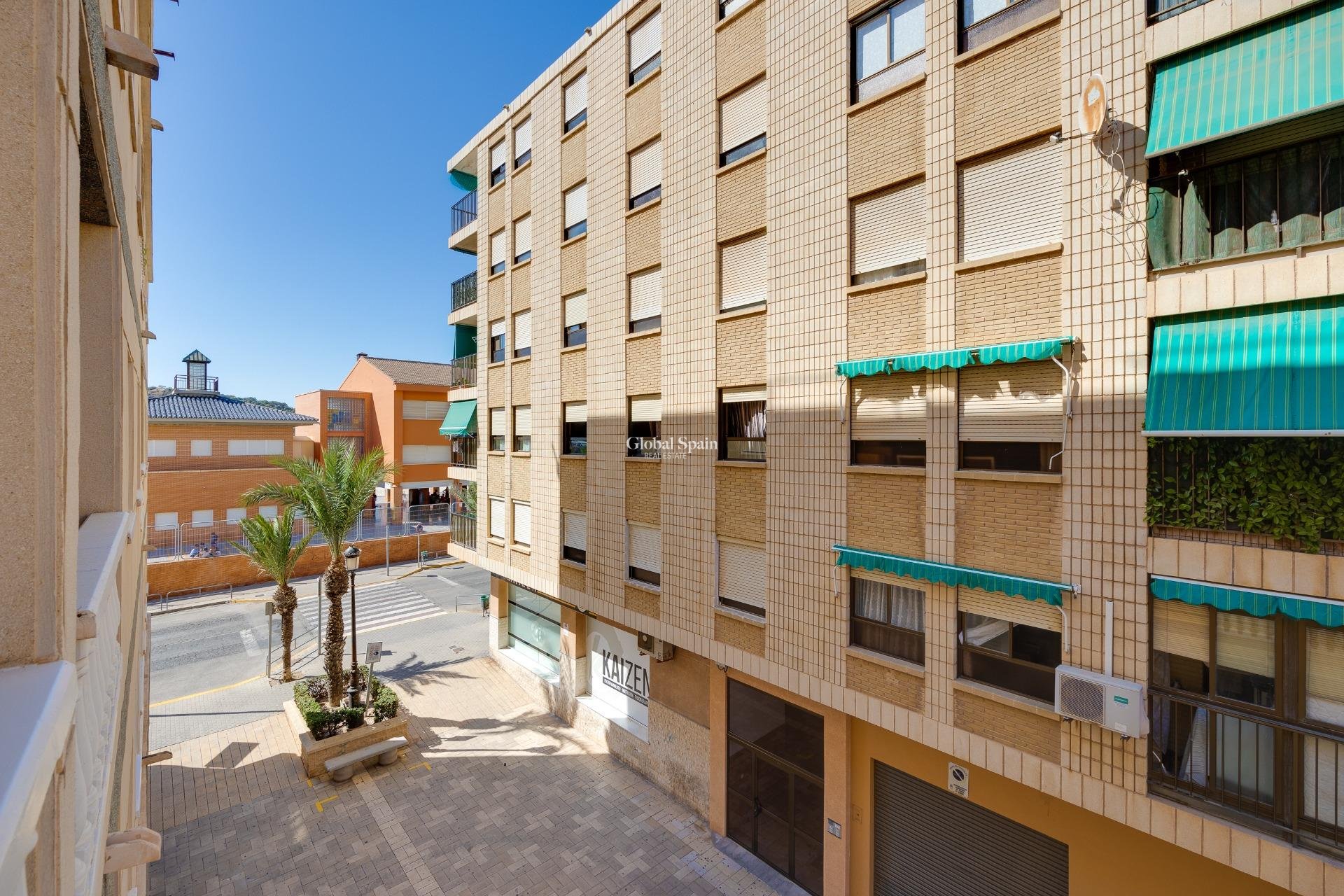 Resale - APARTMENT -
GUARDAMAR DEL SEGURA