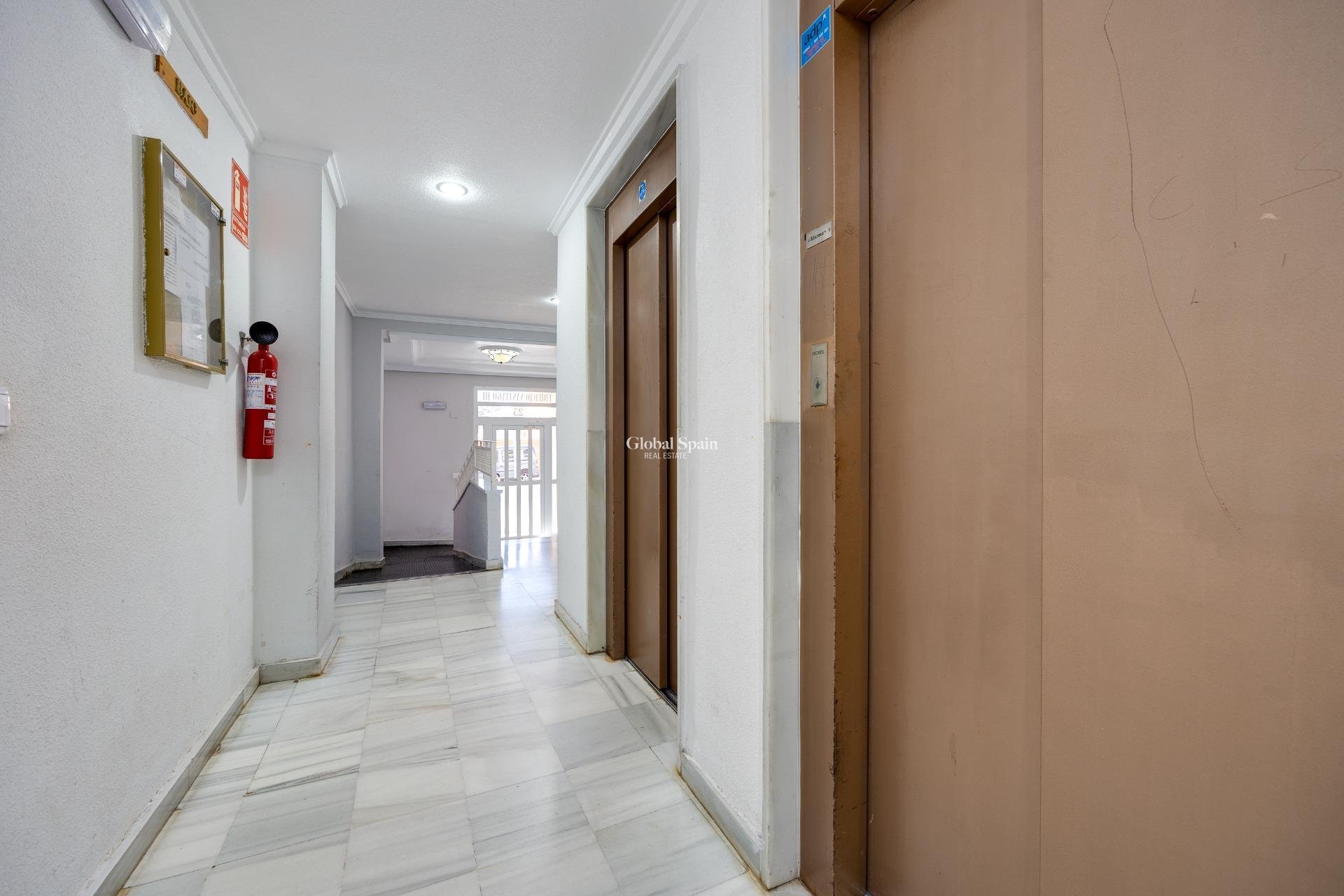 Resale - APARTMENT -
GUARDAMAR DEL SEGURA