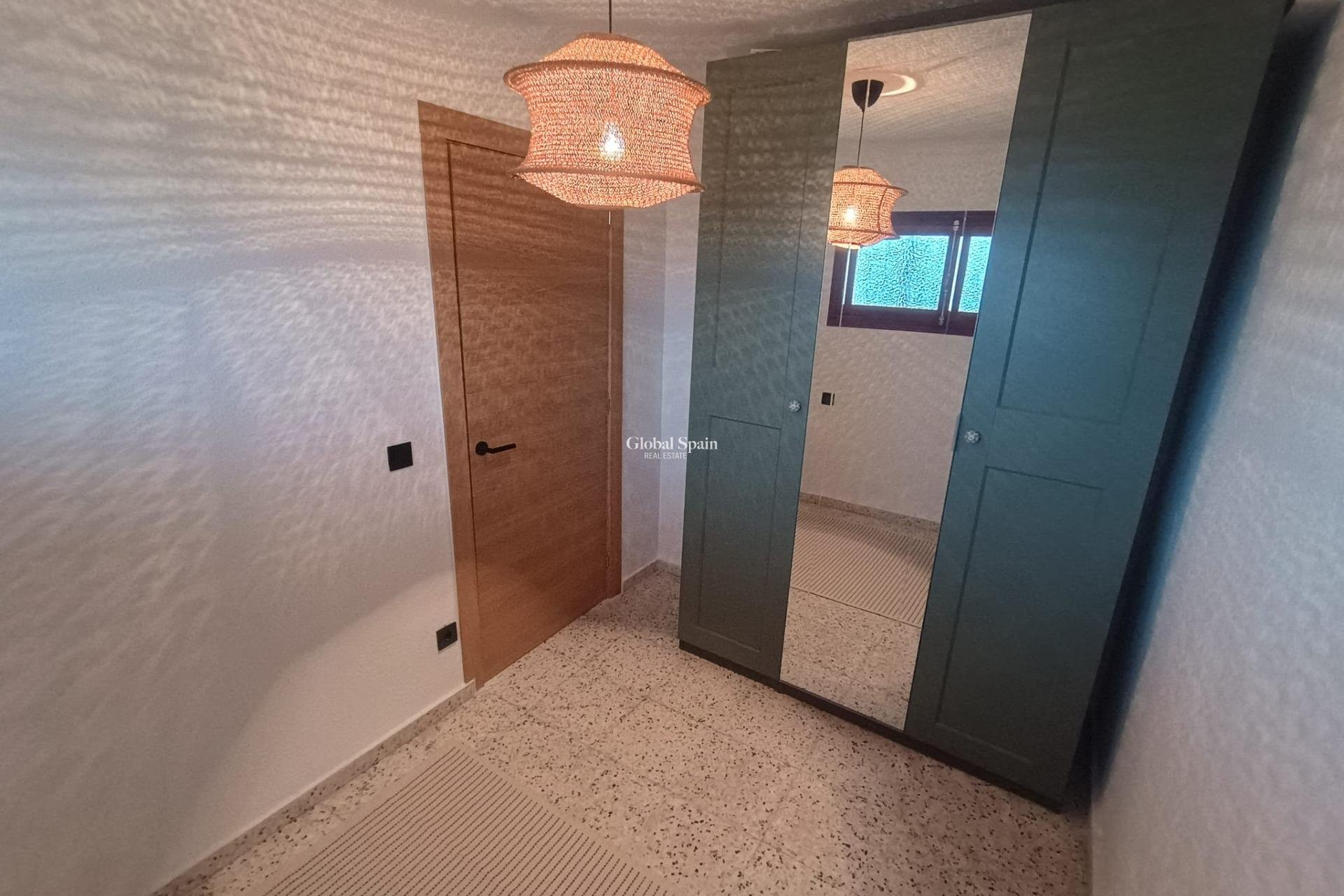 Resale - APARTMENT -
GUARDAMAR DEL SEGURA