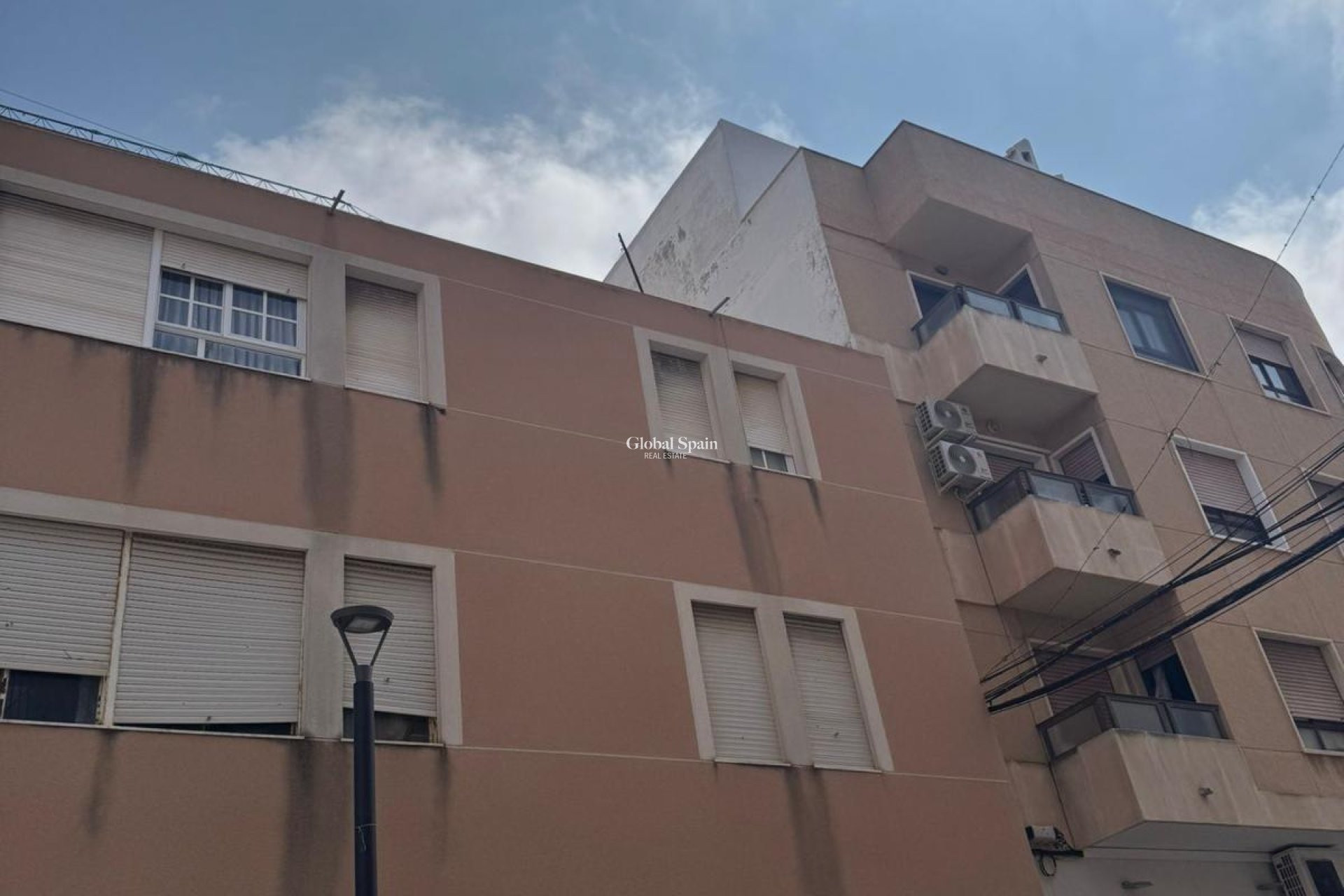 Resale - APARTMENT -
GUARDAMAR DEL SEGURA