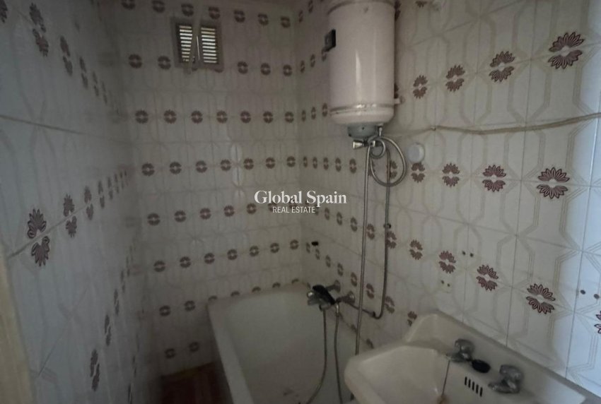 Resale - APARTMENT -
GUARDAMAR DEL SEGURA