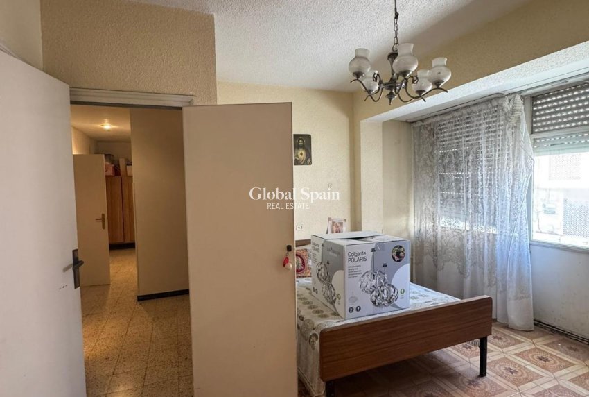Resale - APARTMENT -
GUARDAMAR DEL SEGURA