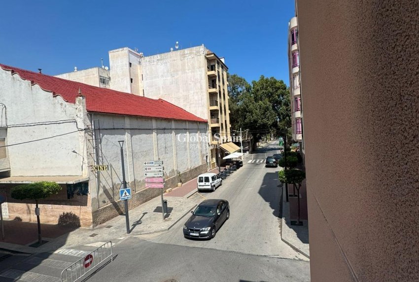 Resale - APARTMENT -
GUARDAMAR DEL SEGURA