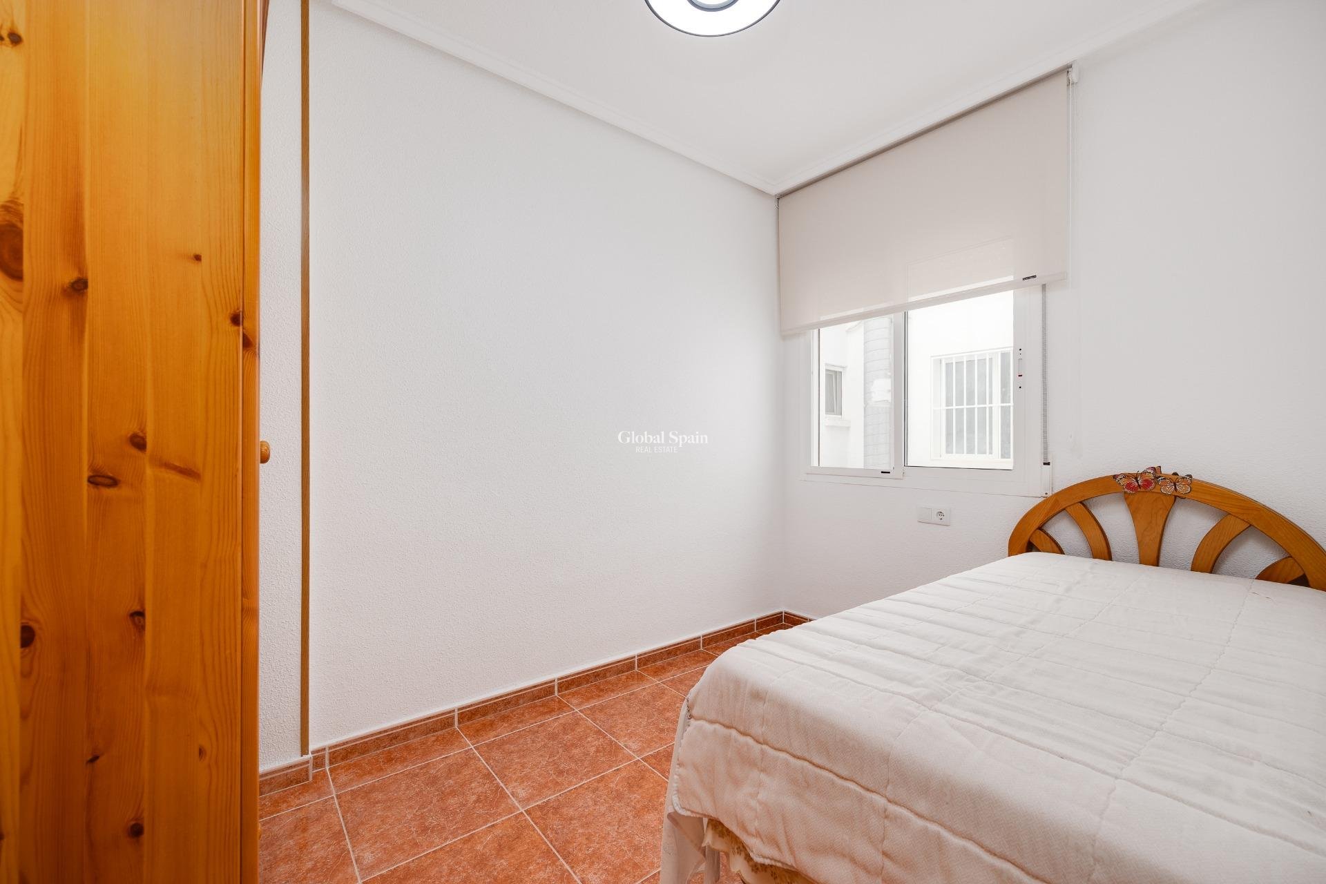 Resale - APARTMENT -
GUARDAMAR DEL SEGURA