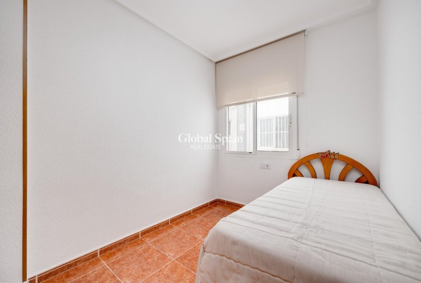 Resale - APARTMENT -
GUARDAMAR DEL SEGURA