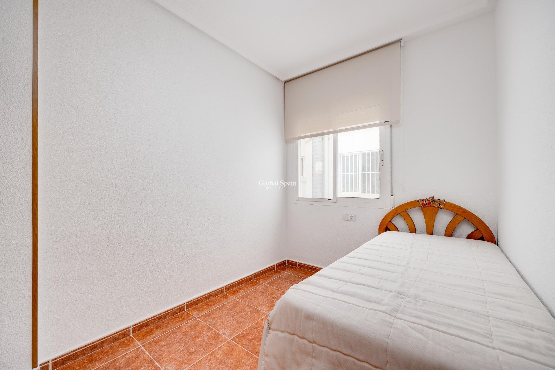 Resale - APARTMENT -
GUARDAMAR DEL SEGURA