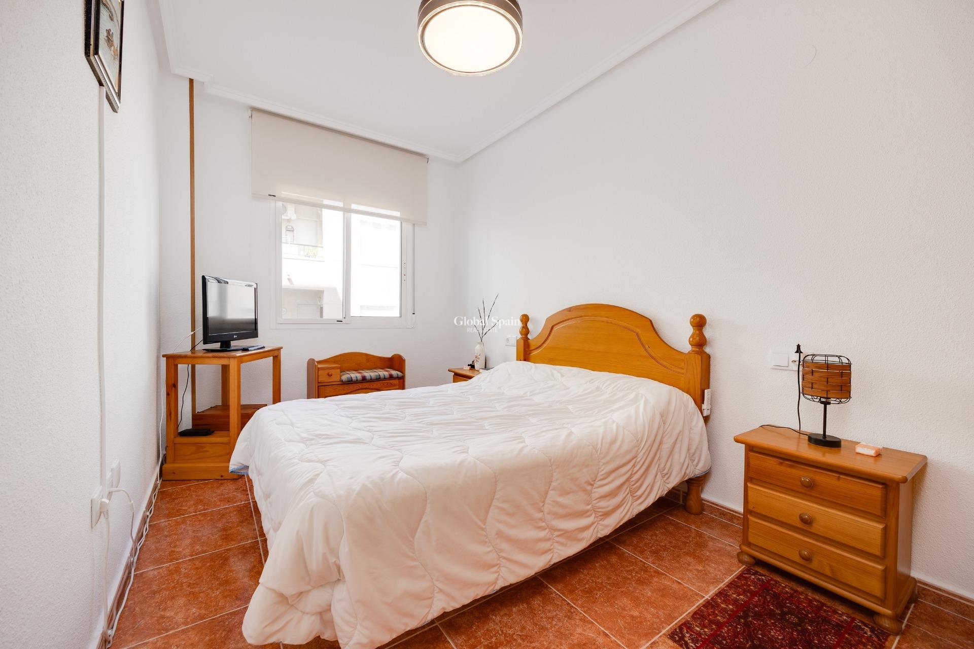 Resale - APARTMENT -
GUARDAMAR DEL SEGURA