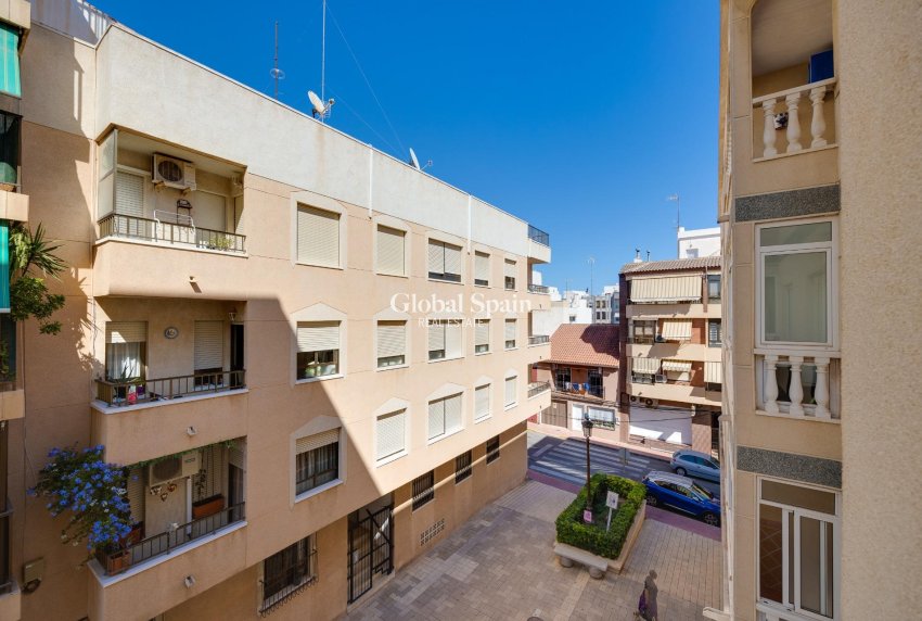 Resale - APARTMENT -
GUARDAMAR DEL SEGURA