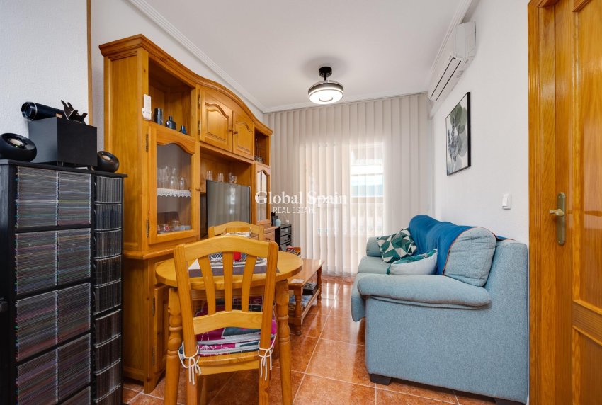 Resale - APARTMENT -
GUARDAMAR DEL SEGURA