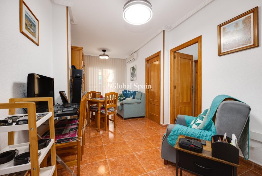 Resale - APARTMENT -
GUARDAMAR DEL SEGURA