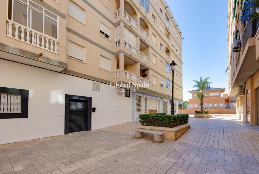 Resale - APARTMENT -
GUARDAMAR DEL SEGURA