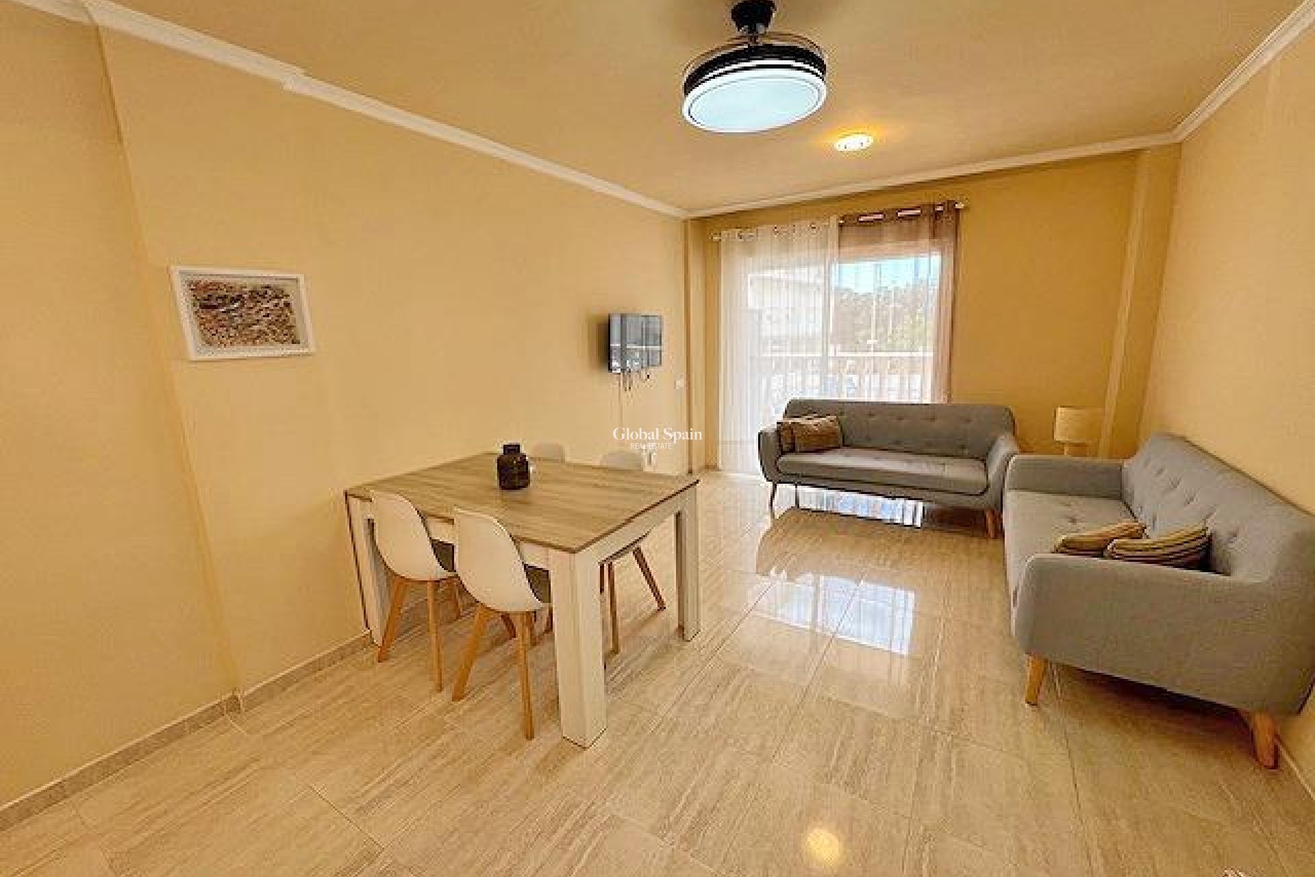 Resale - APARTMENT -
GUARDAMAR DEL SEGURA