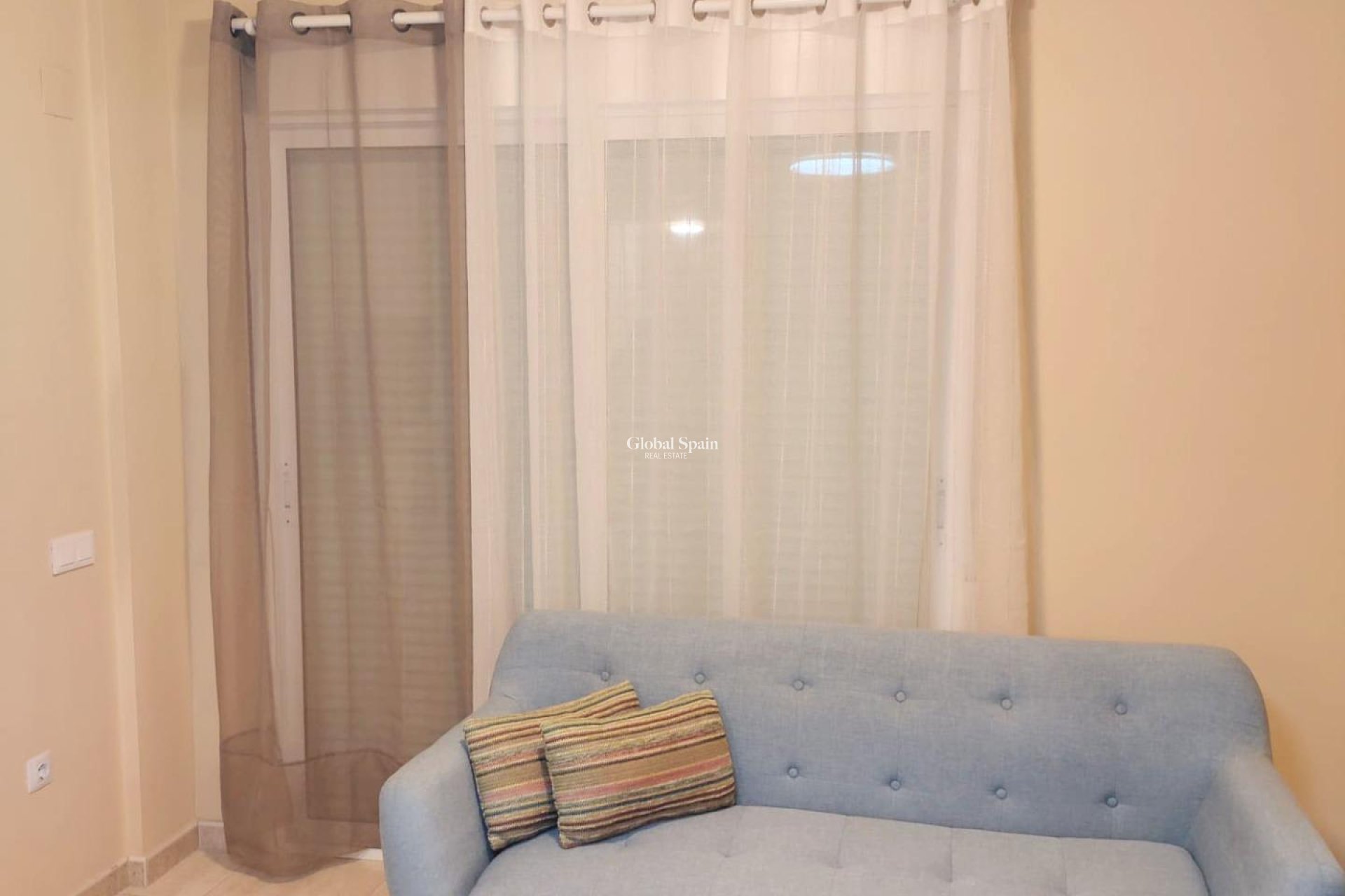 Resale - APARTMENT -
GUARDAMAR DEL SEGURA