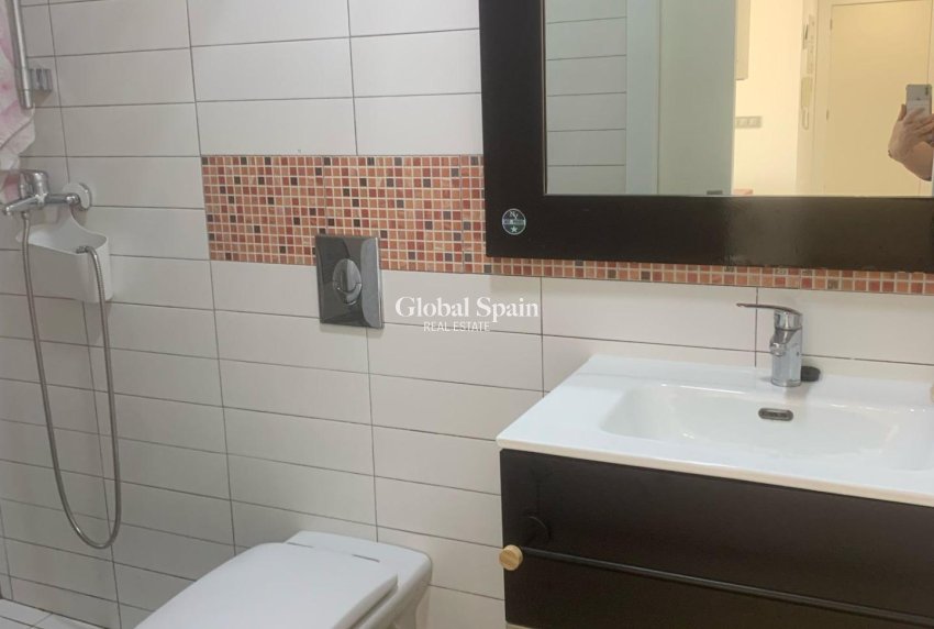 Resale - APARTMENT -
GUARDAMAR DEL SEGURA