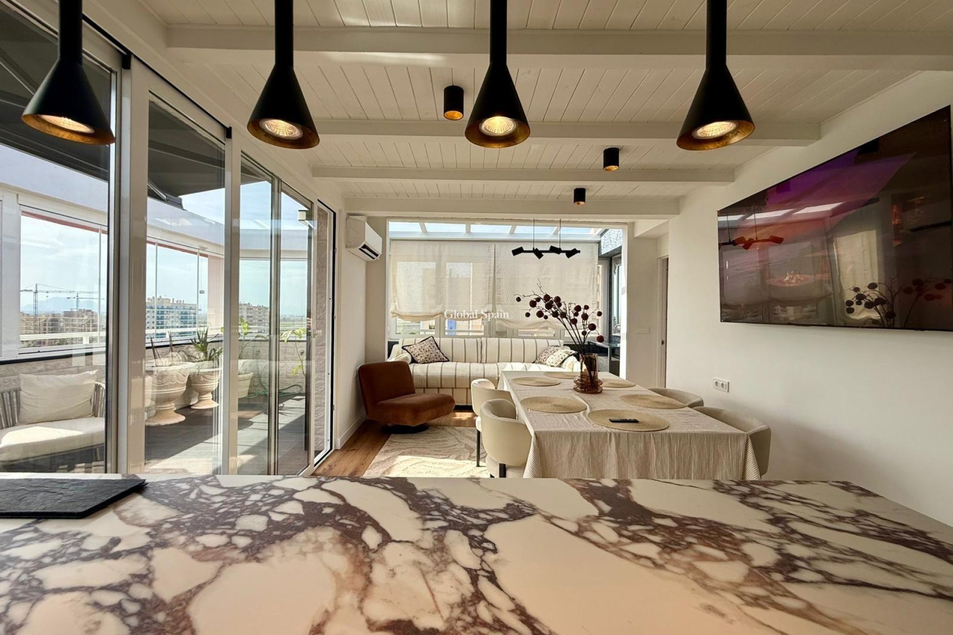 Resale - APARTMENT -
GUARDAMAR DEL SEGURA