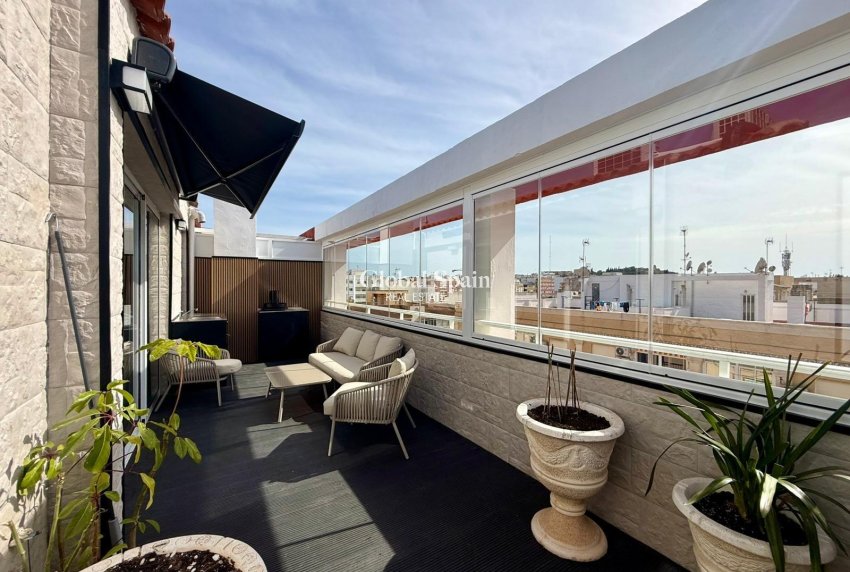 Resale - APARTMENT -
GUARDAMAR DEL SEGURA